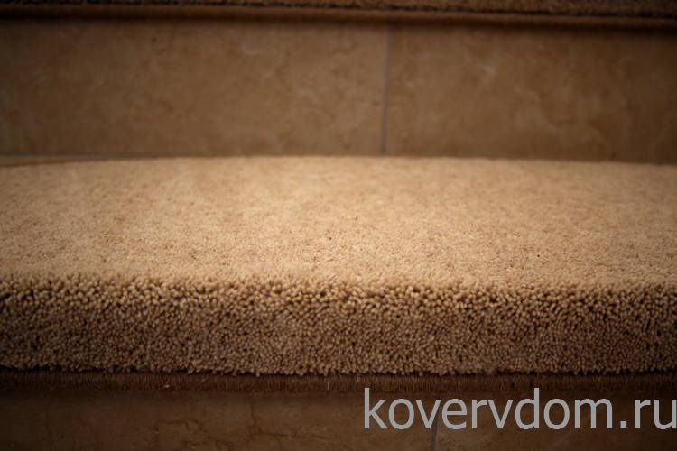 Ковровые ступеньки HIGHT-класс с укладкой на лестницу Ковровые ступеньки HIGHT-класс с укладкой на лестницу